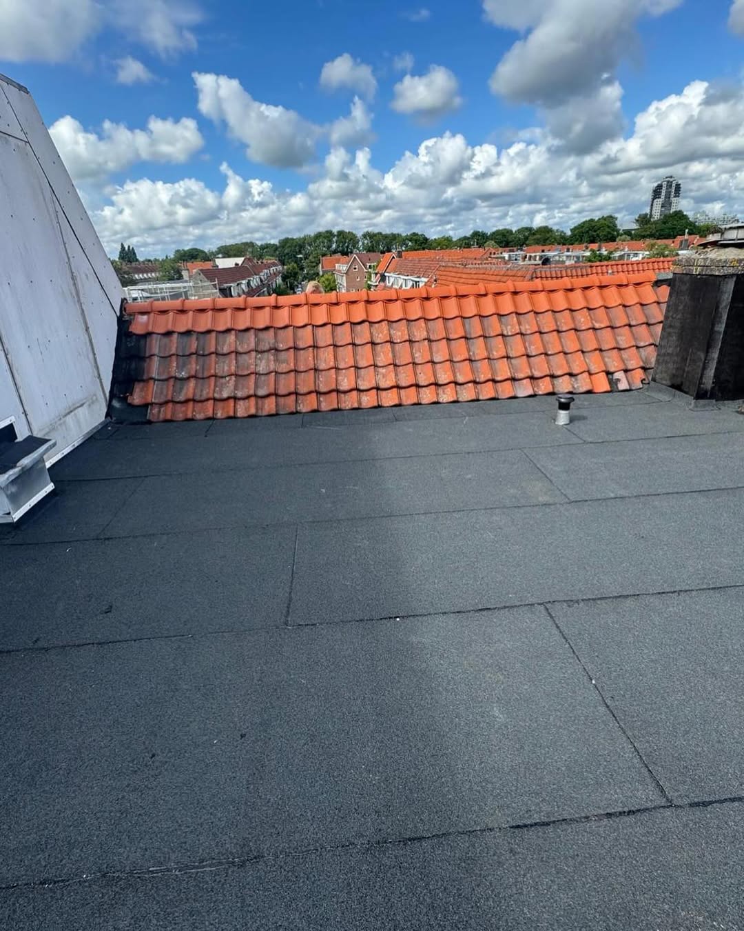 Groot stadsproject dakrenovatie - nieuw plat dak