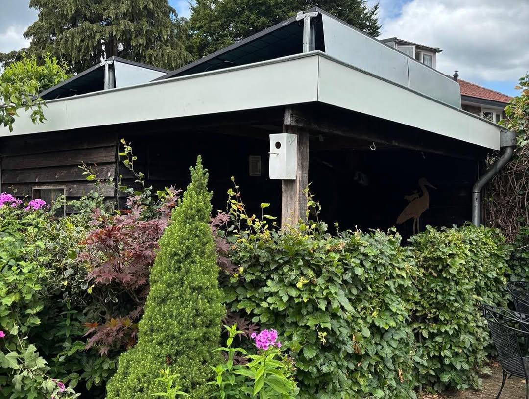 Tuinhuis renovatie afgewerkt in tuin