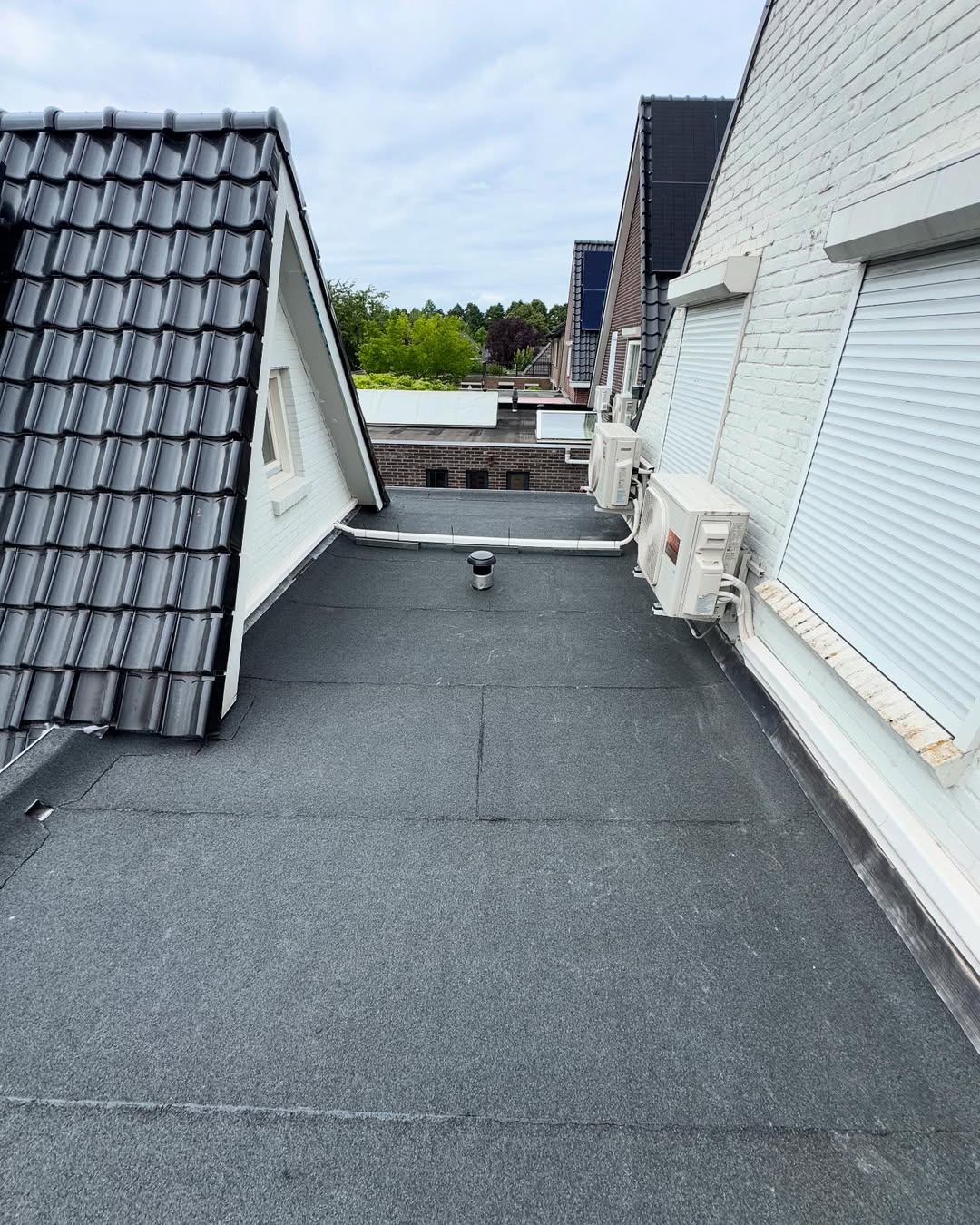 Zonnepanelen op plat dak